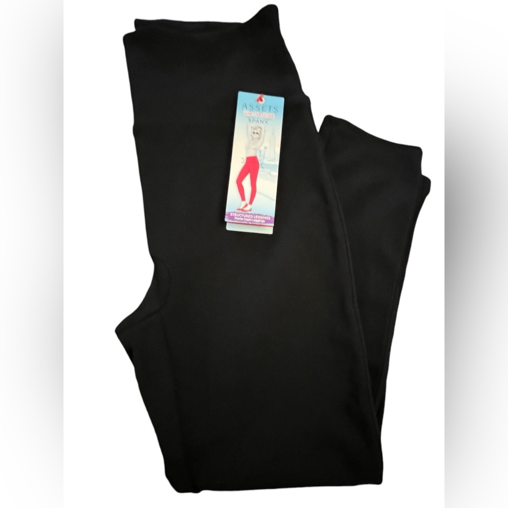 NWT- Women’s ASSETS By SPANX Black Structured Ponte Capri Leggings in Size M